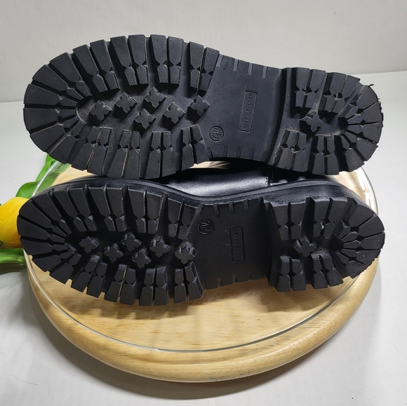 Marc Fisher Pietro Lug Sole Chelsea Boots in Black - Picture 10 of 17